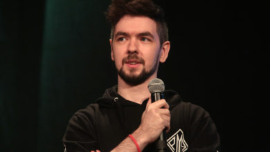 Photo of What Headset & Microphone does Jacksepticeye use?